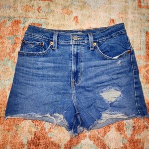 Levis high rise shorts in medium wash